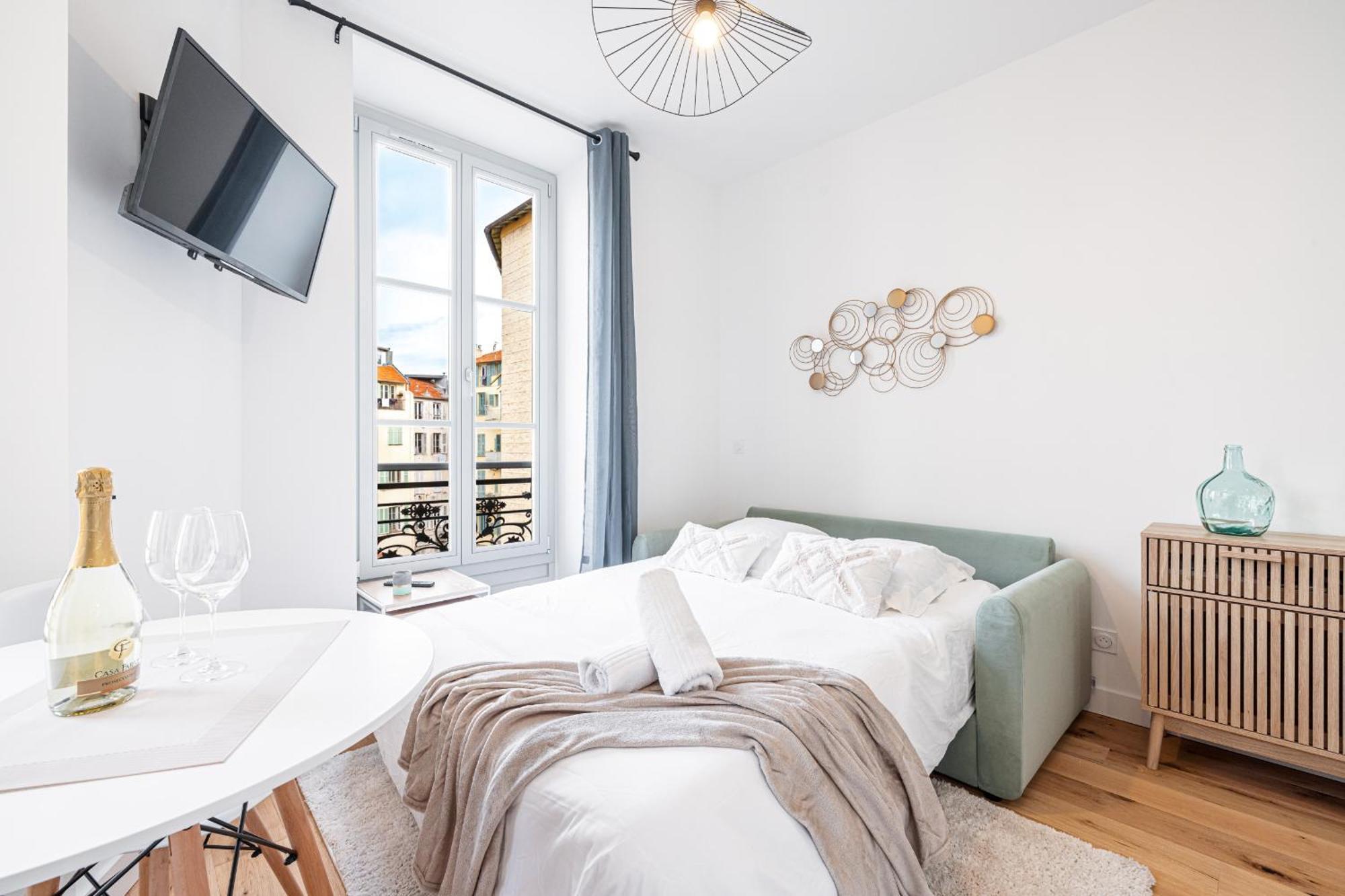Charming Center 302 Apartment *