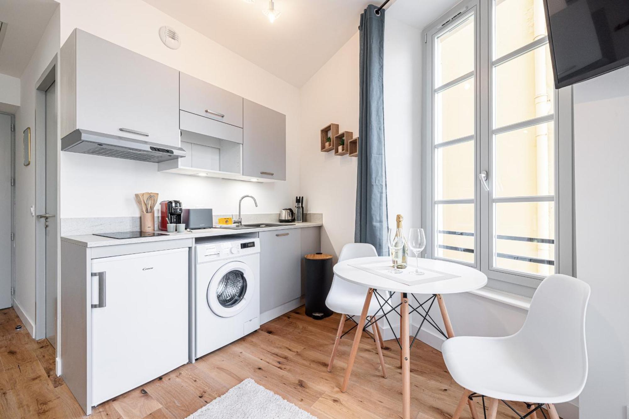 Charming Center 302